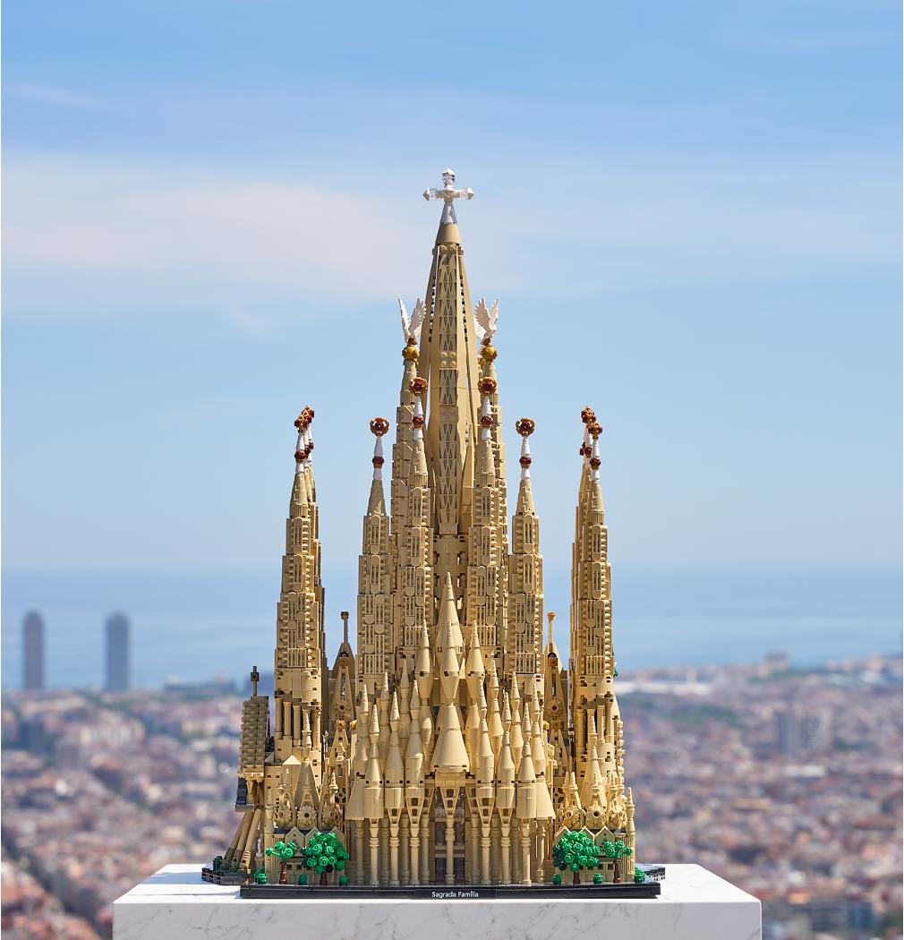 lego-icons-la-sagrada-familia_barcelona-1