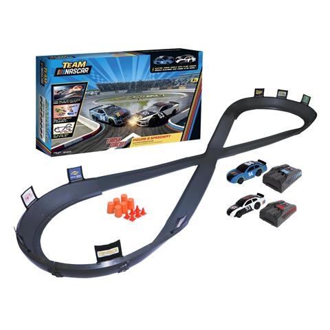 nascar-crash-circuit-figure-8